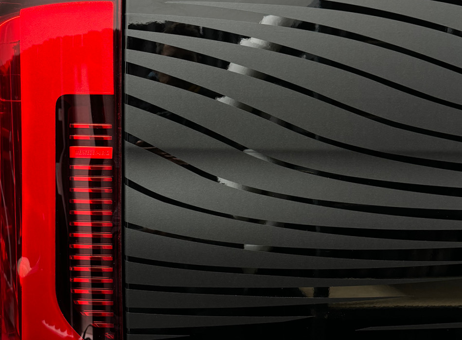 Fahrzeugfolie für Camper in Nahaufnahme – dezente Farbe und glatte Oberfläche