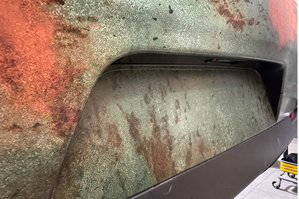 Dodge Challenger - Detaillierte Ansicht hinten mit verrostetem Design