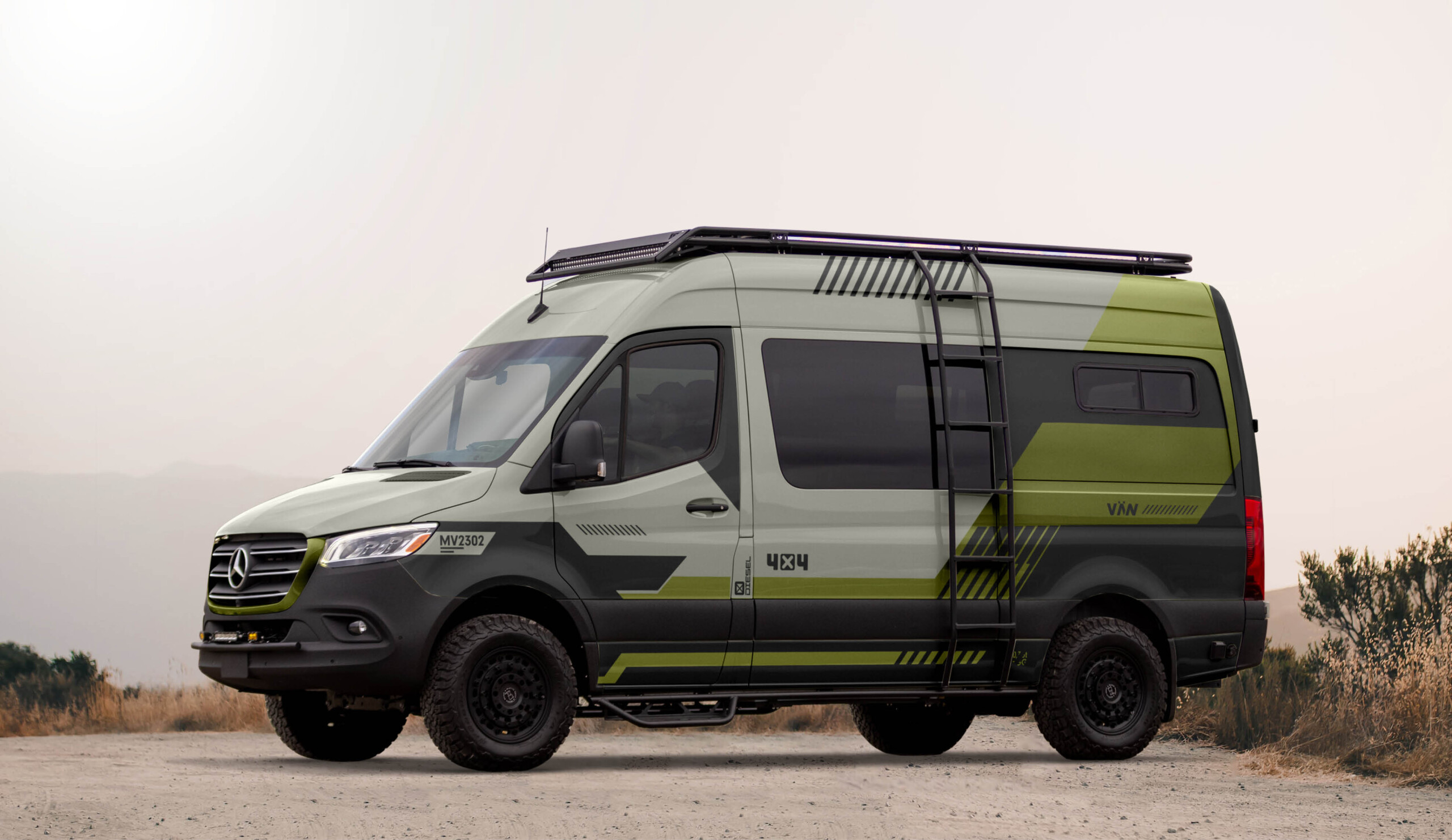 Mercedes Sprinter Camper mit Offroad-Folierung in Grün und Grau – robustes Adventure-Design