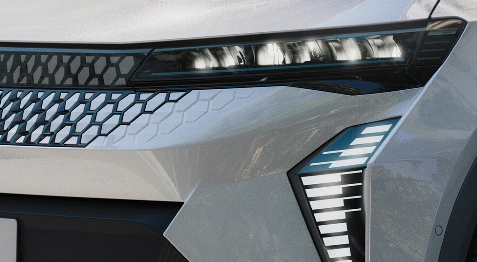 Morphende Muster auf Fahrzeugfront – präzise Folierung mit dynamischer Oberfläche Vorderer Fahrzeugbereich mit morphenden Mustern – Folierung mit metallischer Struktur