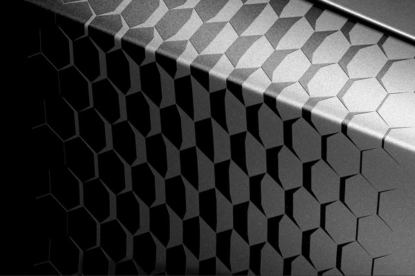 Silberne Folie mit morphenden Mustern – elegante Struktur und moderne Optik Detailansicht einer silbernen Folie mit morphenden Mustern und metallischem Glanzeffekt