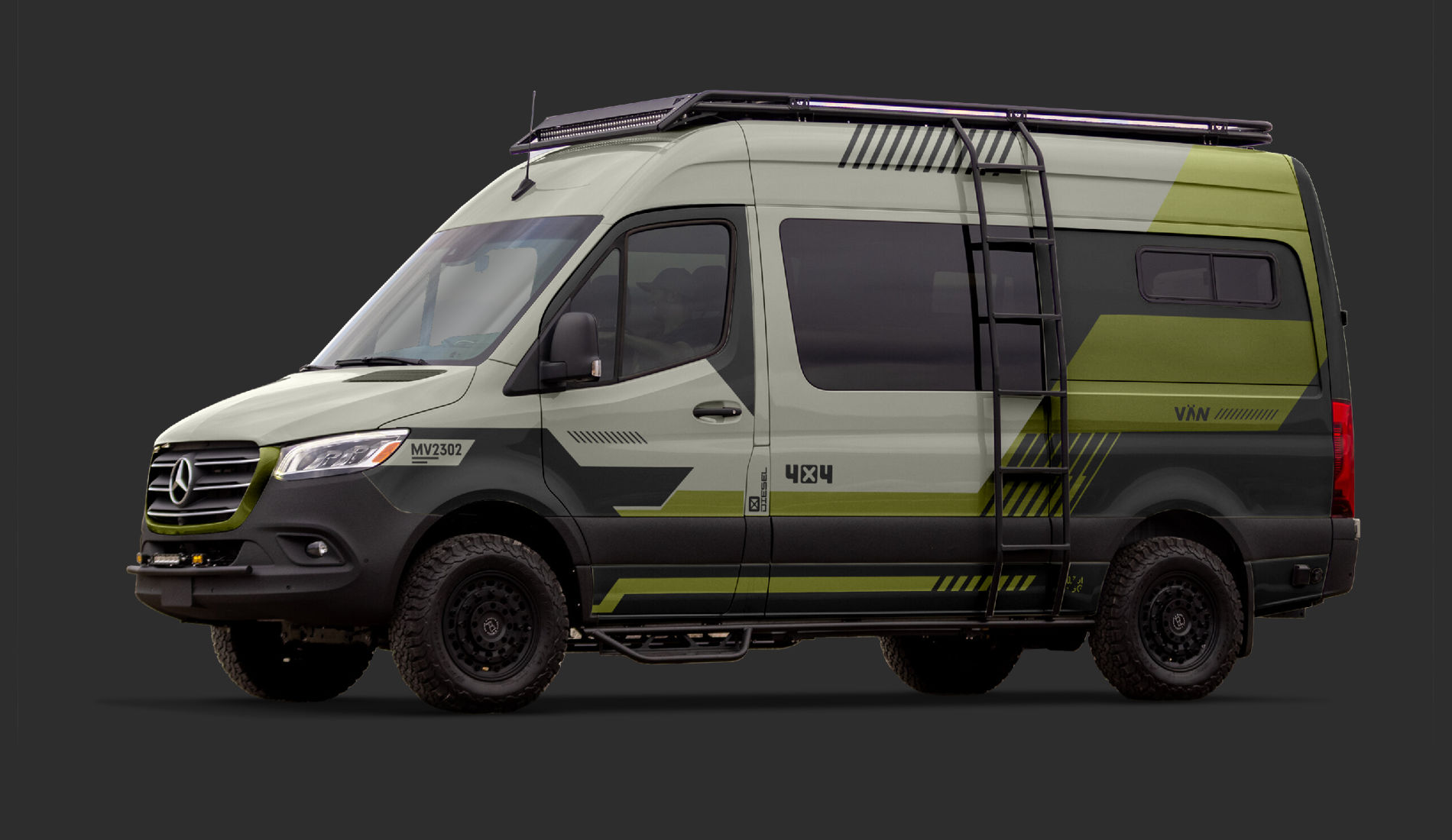 Mercedes Sprinter mit geometrischer Folie in Grün und Grau – modernes, technisches Design