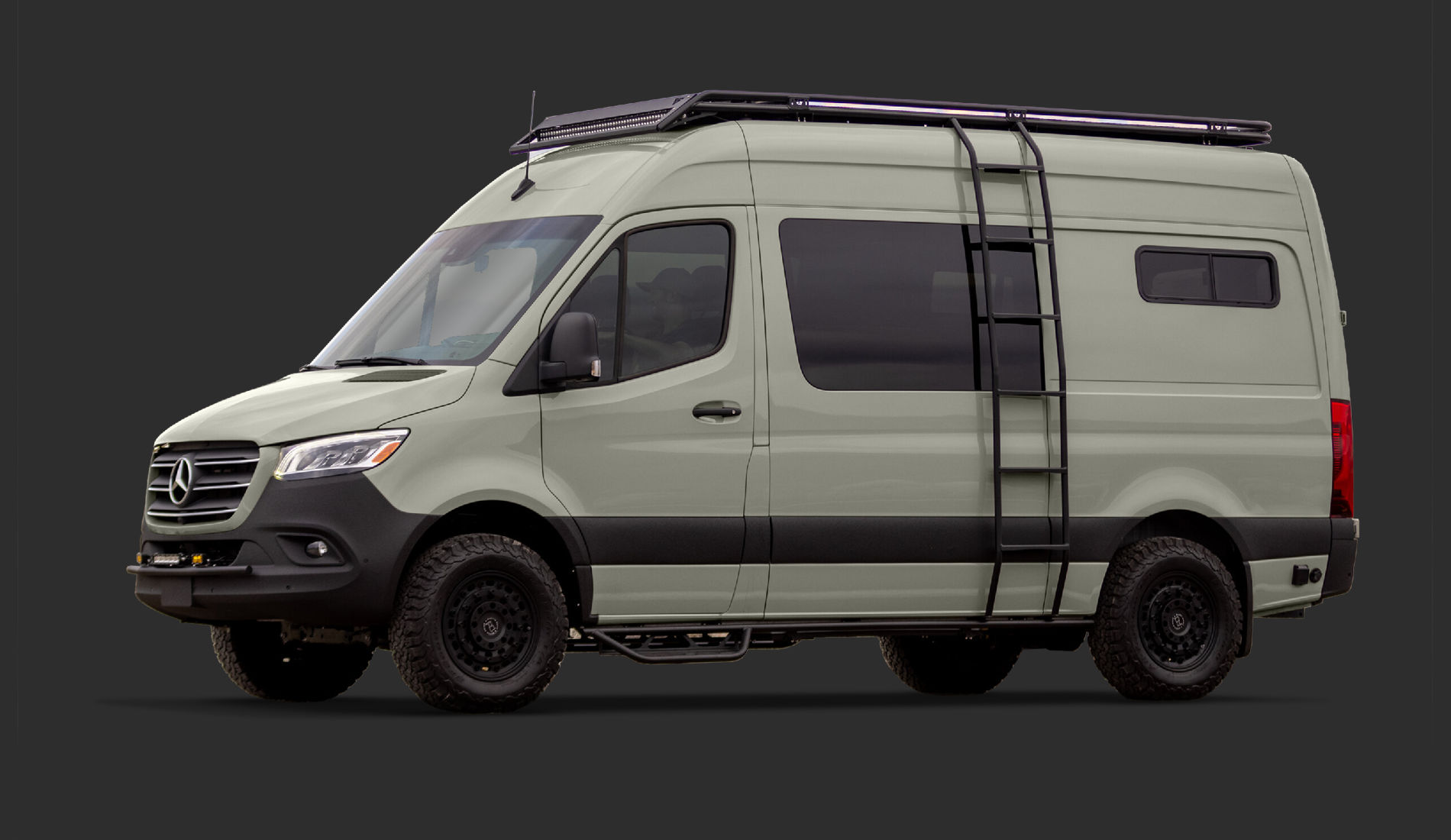 Mercedes Sprinter im unfolierten Originalzustand – serienmäßige Lackierung ohne Designfolie