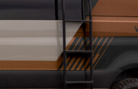 vaen_graphics_projekte018 Mercedes Sprinter Camper mit linienförmiger orange/schwarzer Folierung Seitendetail mit Leiter