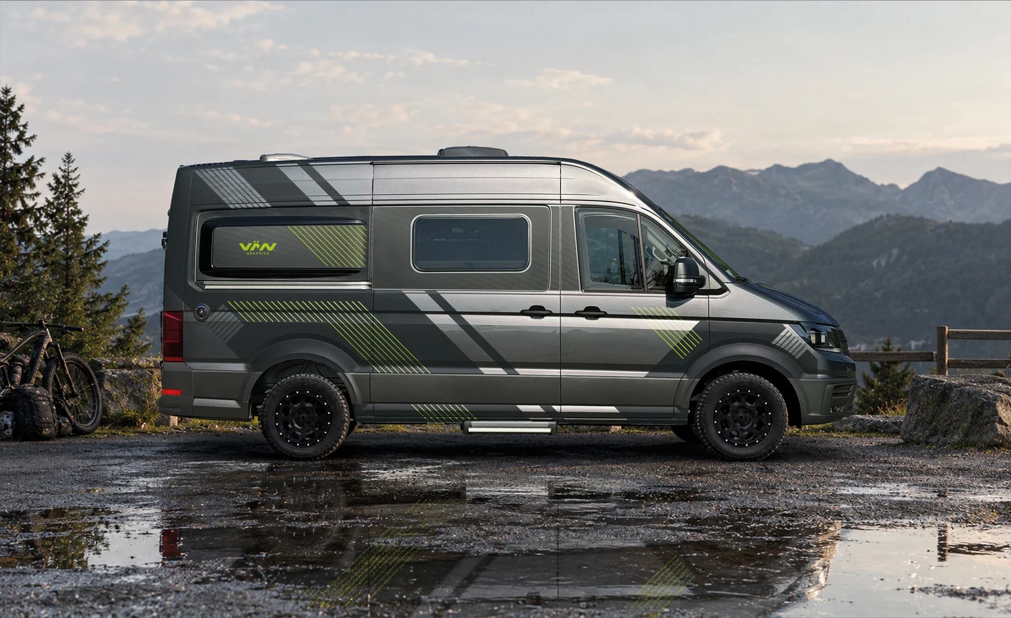 Van mit VAEN Aussendesign in den Bergen